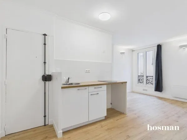 Studio rénové 1 pièce de 25 m², Rue Labat - Paris 18ème - Lumineux au 2ème étage