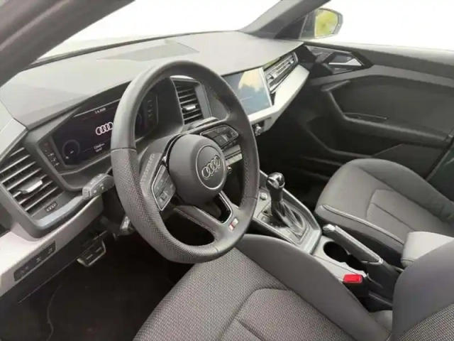 Audi A1 30 tfsi 116 ch s tronic 7 s line — photo 9