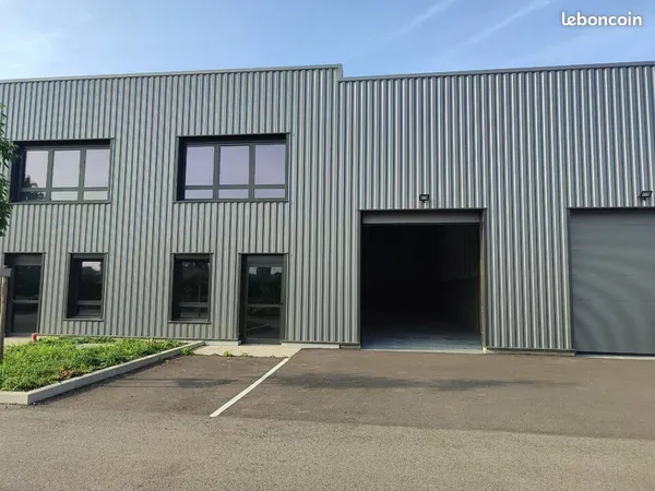LOCAL D'ACTIVITE 218 m² BOURGOIN JALLIEU