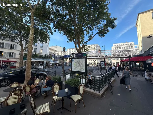 Local 53 m² Paris