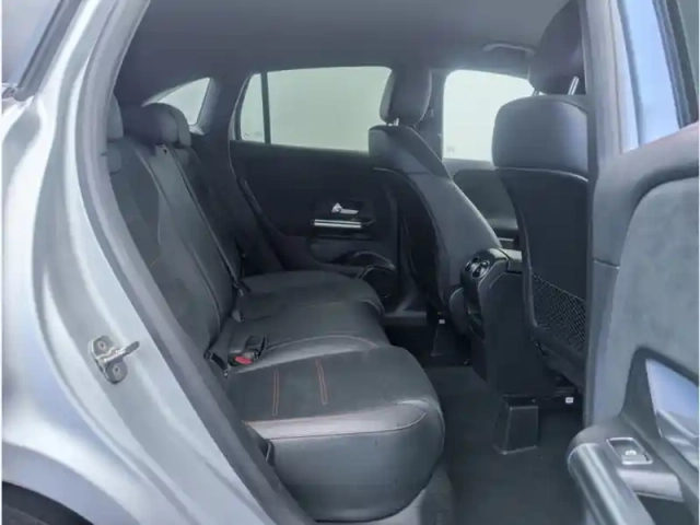 Mercedes Gla 200 d amg line — photo 11