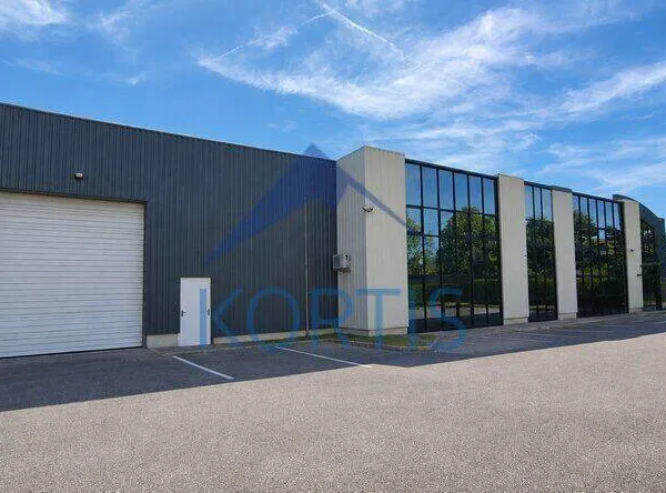 Bureau 1858 m²