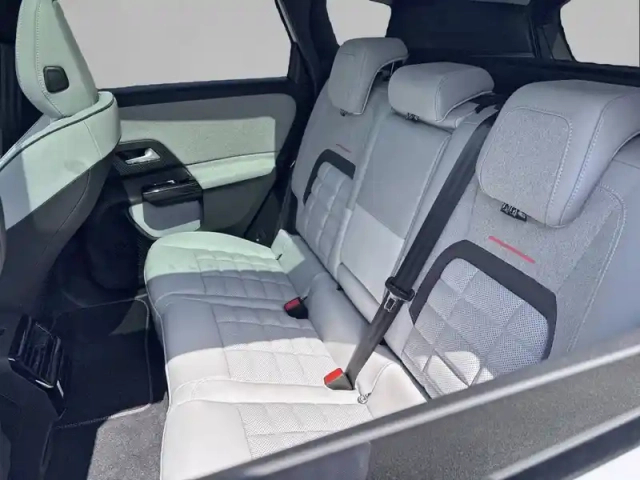 Citroën C5 Aircross hybride rechargeable 195 ch e-eat7 — photo 12