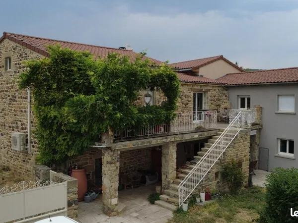 Maison 8 pièces 252 m²