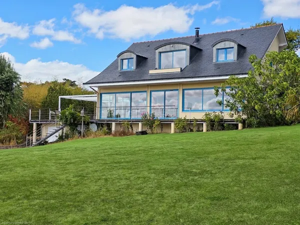Maison 6 pièces 222 m²
