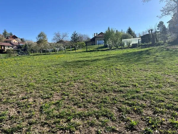 Terrain 616 m²