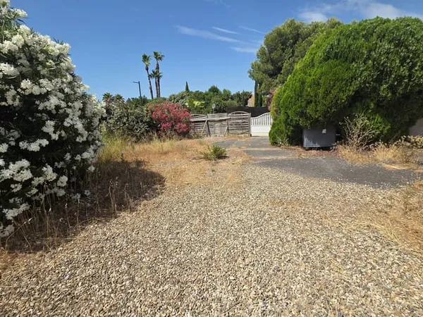 Terrain 300 m²