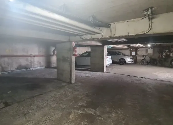 Loue parking - 12m²