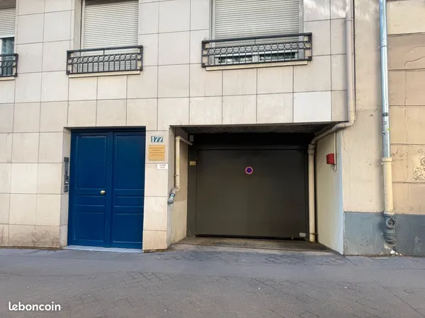 Grande place de parking PMR 21m² - 177 rue des Pyrénées, 75020