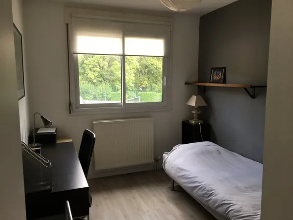 Loue chambre de 10m² à Caluire (Rhône)