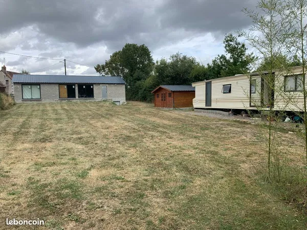 Maison à terminer - Terrain de 1 700 m² avec mobile-home et chalet