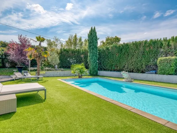 Maison 8 pièces 264 m²