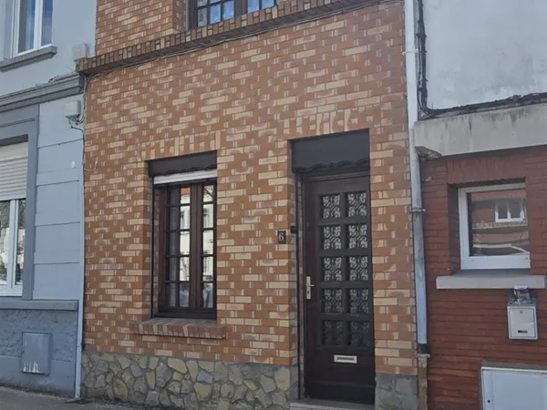 Réf 3998 - Maison de ville avec cour exposée plein Sud