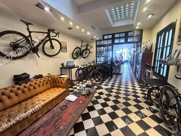 Boutique 3 pièces 208 m²