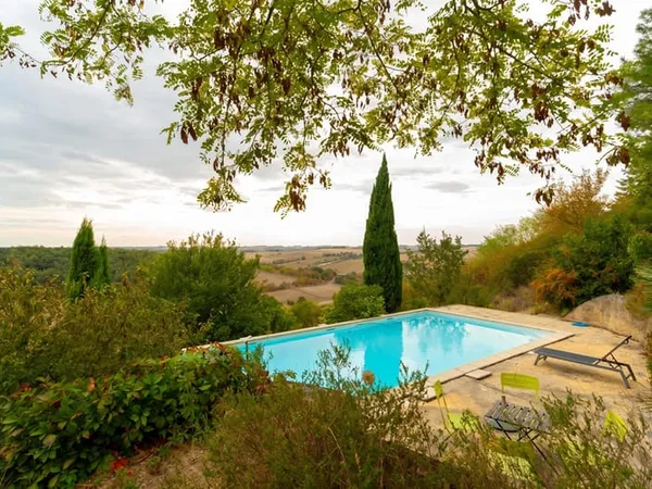 Maison de charme avec vue nichée dans un village à quelques minutes d'Auch