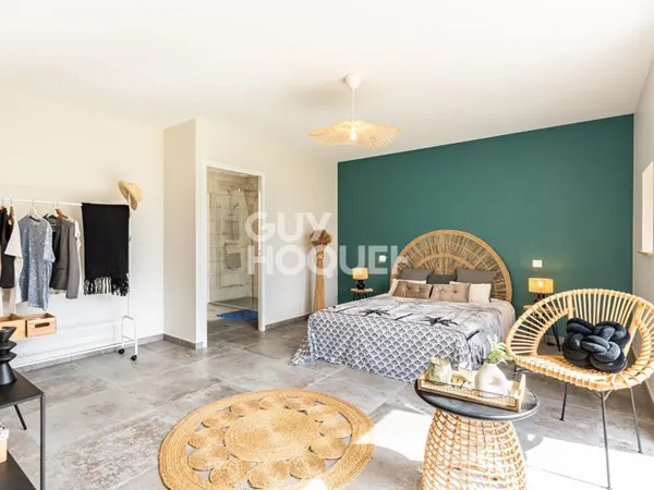 MAISON FAMILIALE RÉNOVÉE AVEC GRAND TERRAIN ET DÉPENDANCES (187 m²) en vente