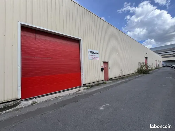 Local d'activité 320 m²