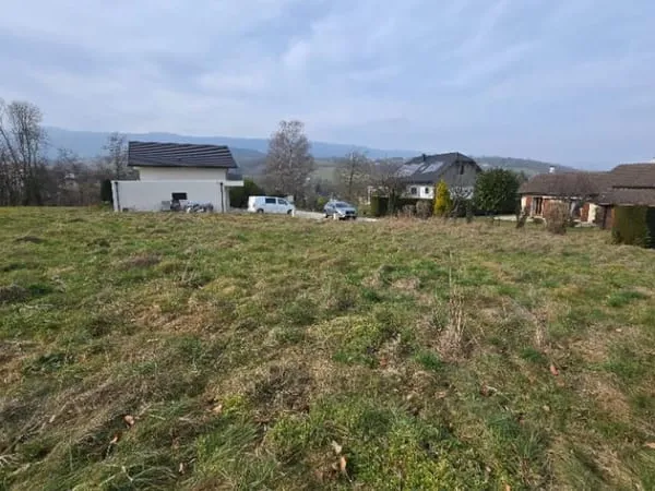 Terrain 676 m²