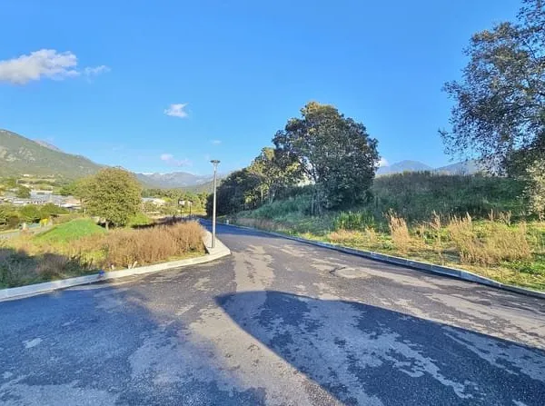 PROCHE AJACCIO Bastelicaccia Terrain viabilisé