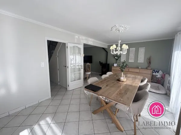 Maison semi-individuelle avec garage