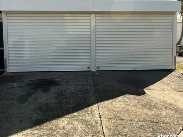 Garage box portail volet roulant sécurisé