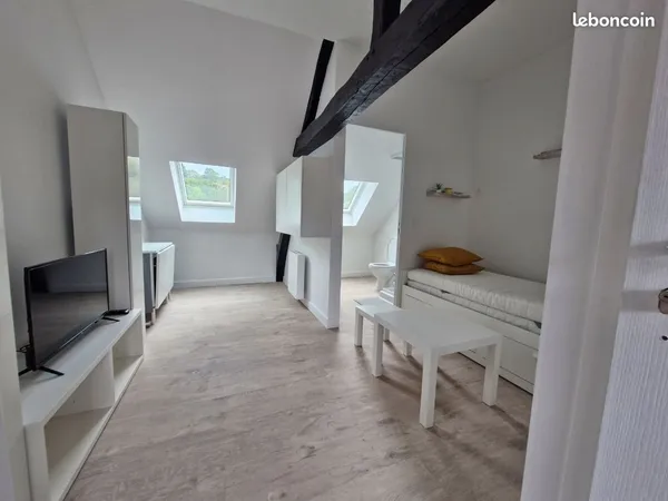 Appartement meublé fraîchement rénové à louer toutes charges comprises dans un quartier très calme