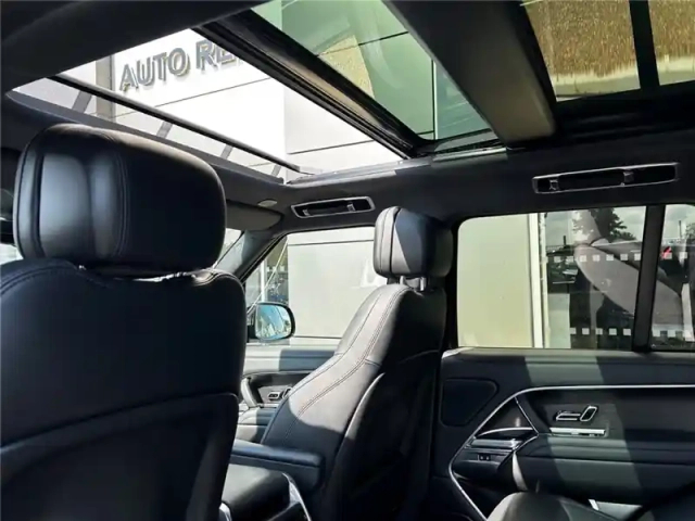 Land Rover Range Rover swb p550e phev awd — photo 9