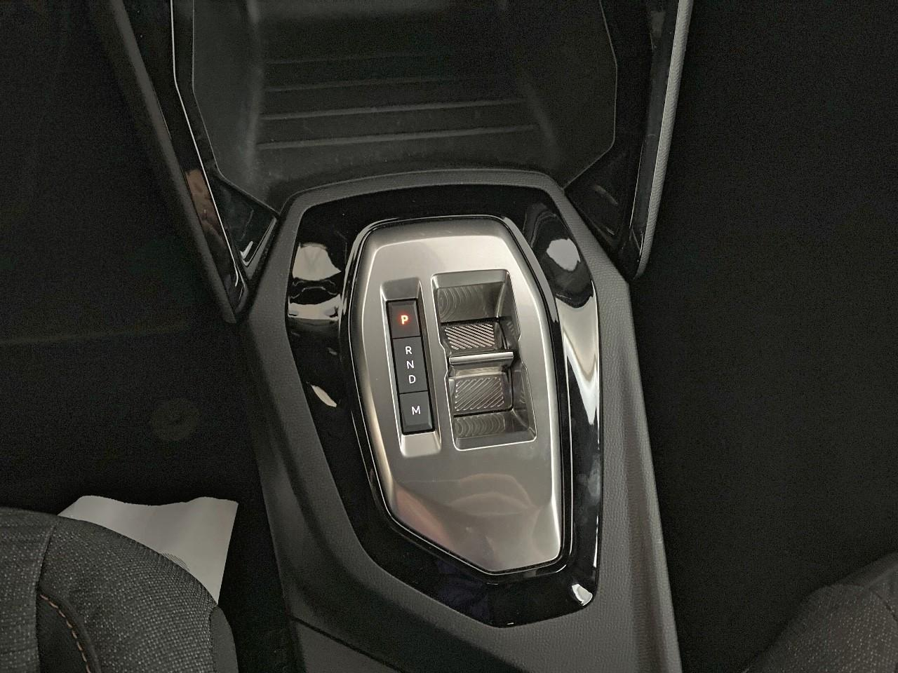 Peugeot 2008 hybrid 145 ch e-dcs6 style — photo 17