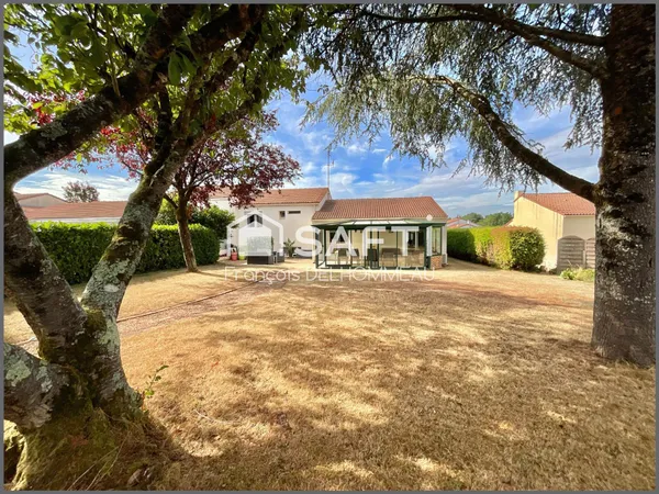 Maison familiale de 95 m², 3 chambres et un bureau sur un terrain de 950 m²