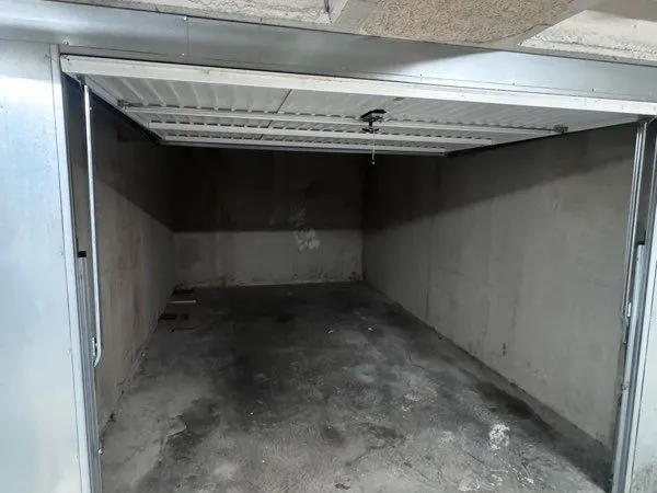 Box fermé 14,92 m² - Résidence sécurisée - La Trinité