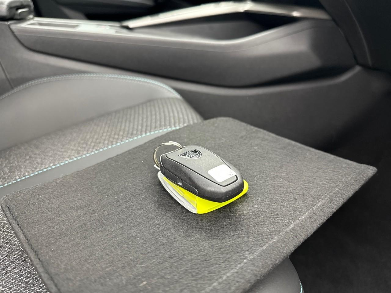 Peugeot 308 hybrid 145 e-dcs6 allure — photo 35