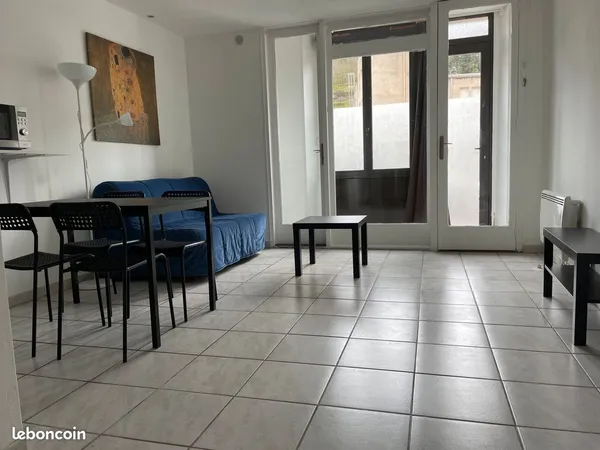 Grand studio meublé 38m2 Rez-de-chaussée St Pons de Thomières