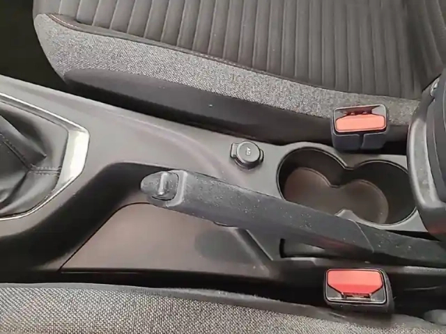 Peugeot 2008 puretech 130 s&amp;s bvm6 — photo 21