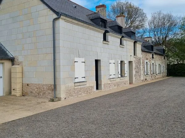 Maison de caractère rénovée avec piscine sur terrain clos et arboré de 3000m2