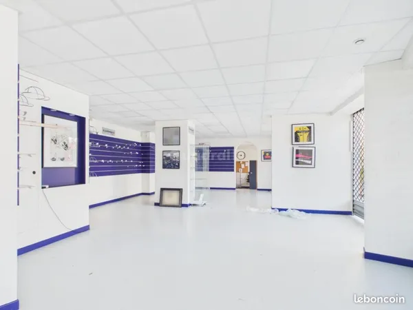 Local commercial 221 m²