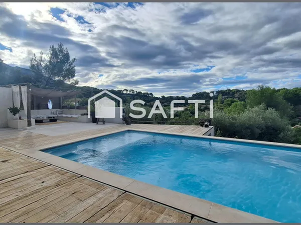 ROQUEVAIRE MAISON CONTEMPORAINE T5 AVEC PISCINE ET TERRAIN EN RESTANQUE