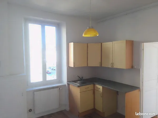 Particulier vend T2 46 M2 traversant et calme Belfort Centre