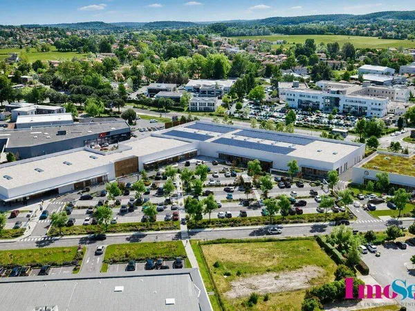 Local commercial 688 m²