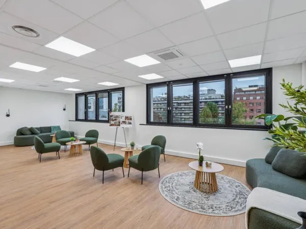 Bureaux 875 m²