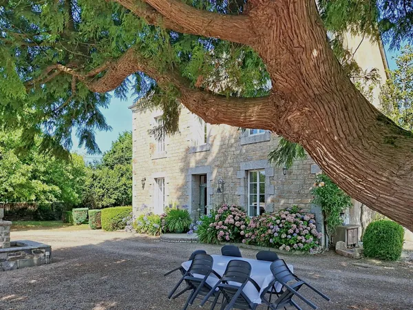Maison de charme avec grand terrain - Pabu, proche du bourg
