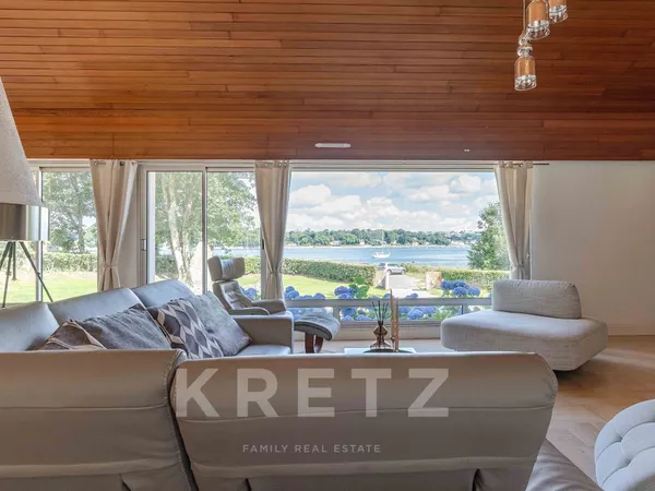 Maison d'architecte exceptionnelle en première ligne vue mer