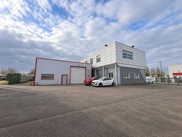 Local d'activité 692 m²