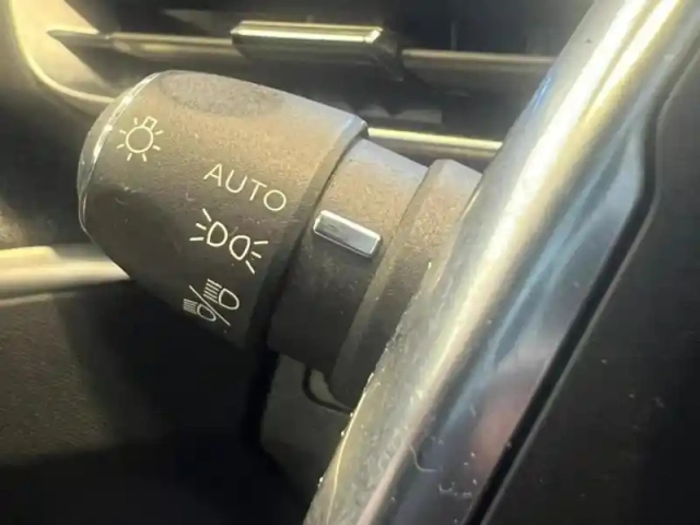 Peugeot 3008 1.2 puretech 130ch s&amp;s allure pack eat8 — photo 15