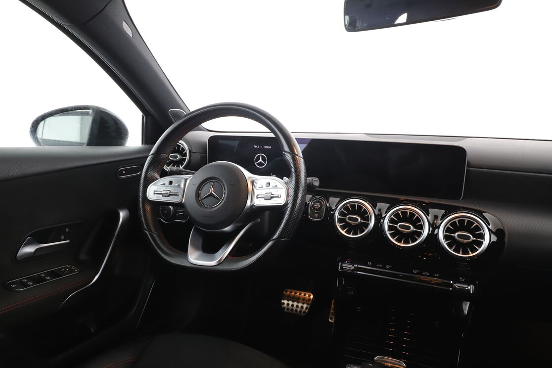 Mercedes-Benz Classe A 200 d AMG Line 8G-DCT — photo 12