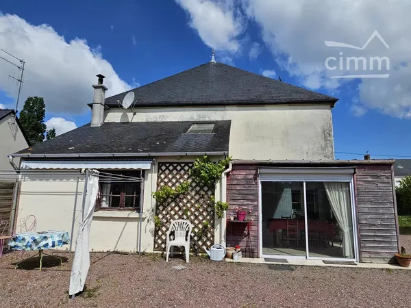 MAISON DE CARACTERE DANS LE BOURG  DE SAFFRE