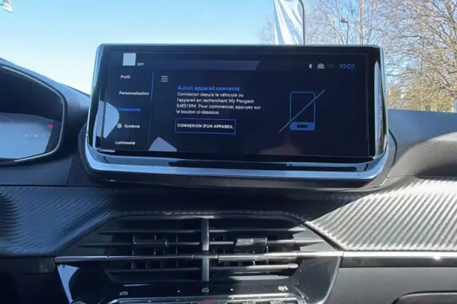 Peugeot 2008 hybrid 145 e-dcs6 — photo 23