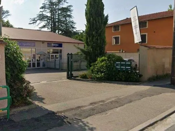 A LOUER - LOCAL - CHARBONNIERES-LES-BAINS