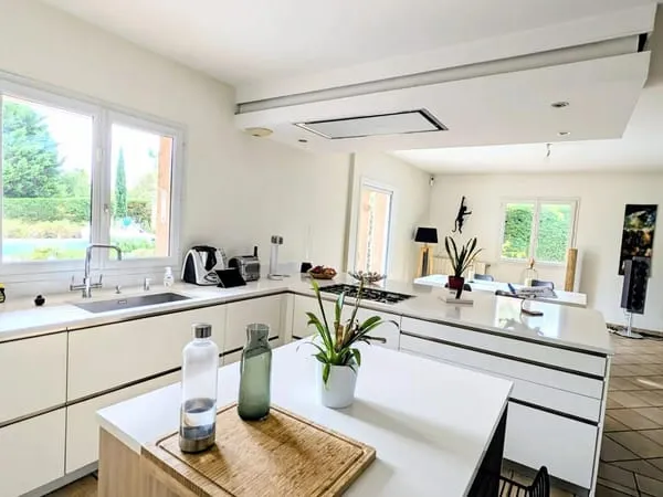 ROUFFIAC TOLOSAN. Superbe villa 182m² terrain 1830m², double garage et piscine chauffée