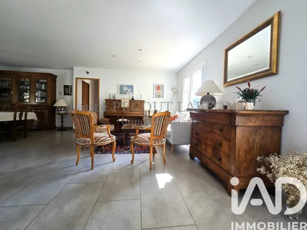 Maison 7 pièces 214 m²