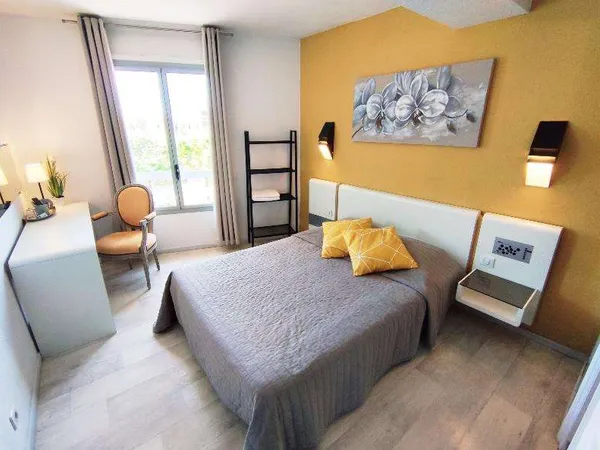 Vente hôtel bureau 3 *** en arrière pays Vence